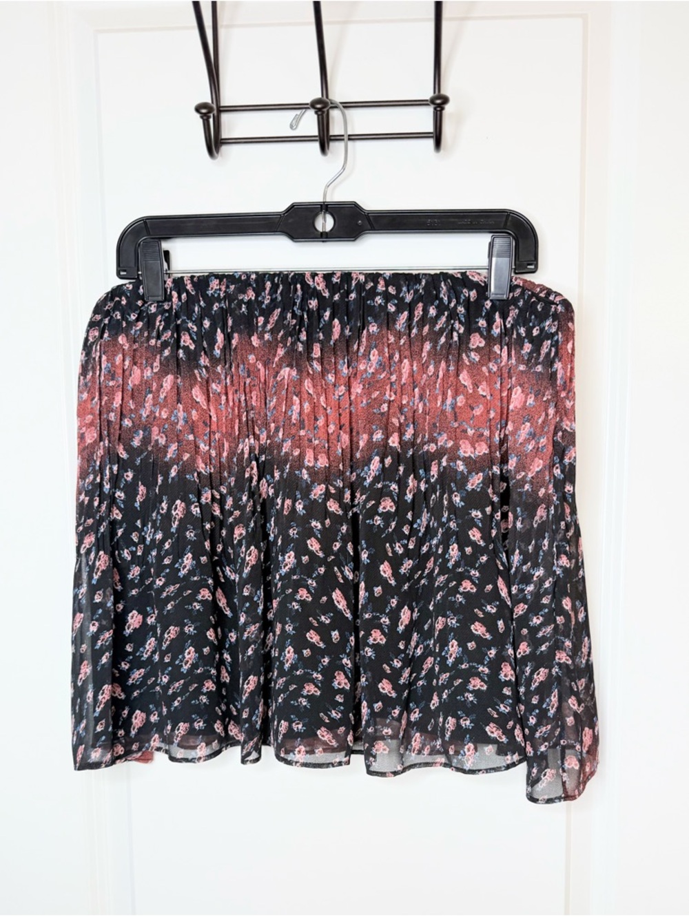 BCBGeneration Floral Pleated Mini Skirt Womens Large Black Pink Boho NWT